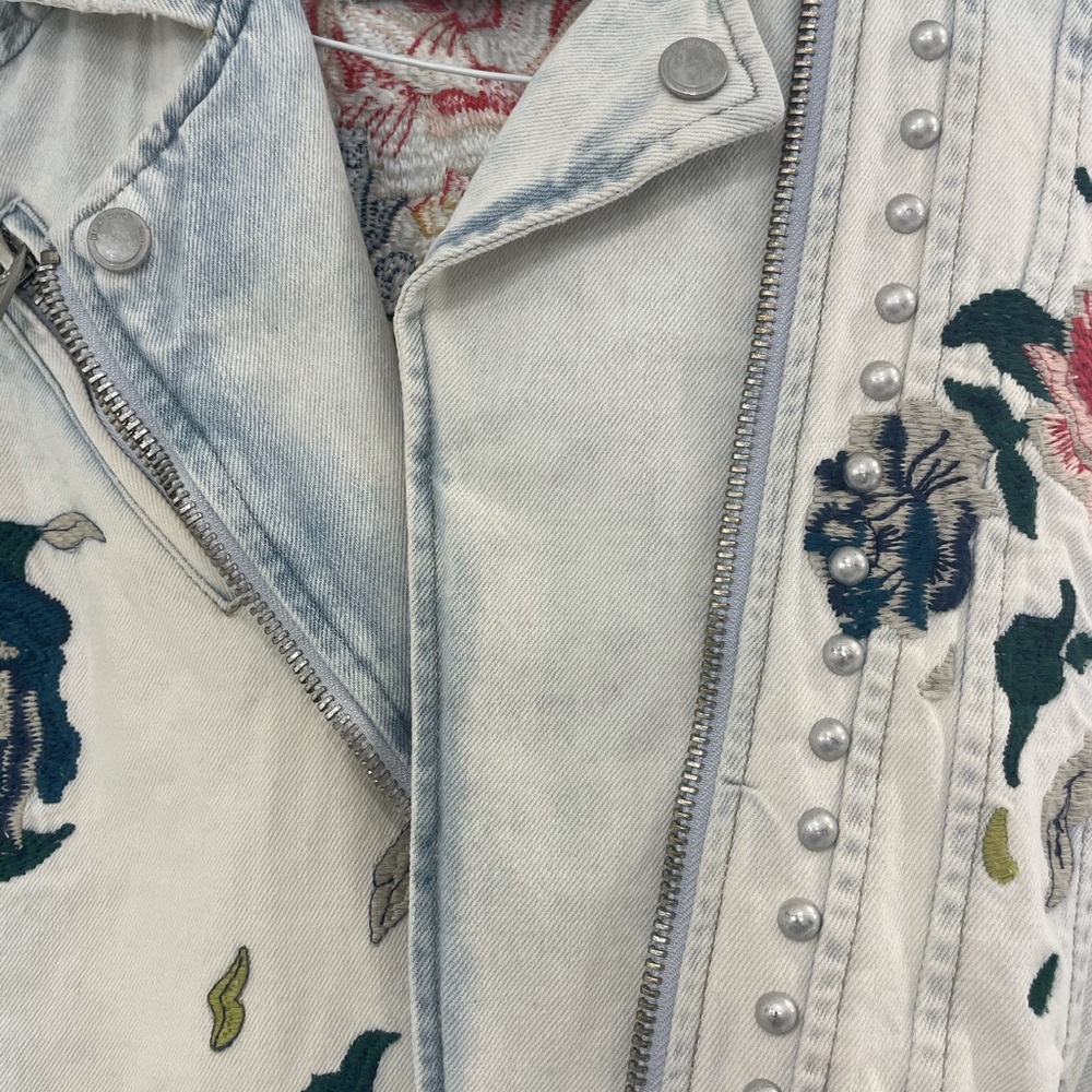 Jeans jacket - Picture 2 of 11